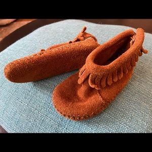 CUTE Suede Minnetonka Moccasins